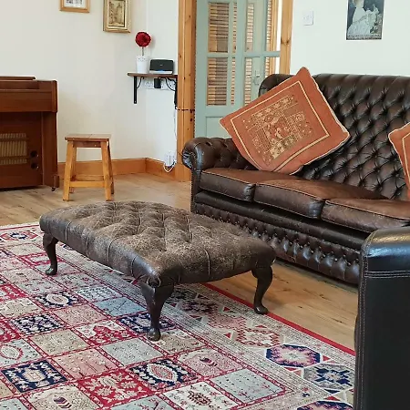 Beautiful Rustic 3 Bed Off Royal Mile *
