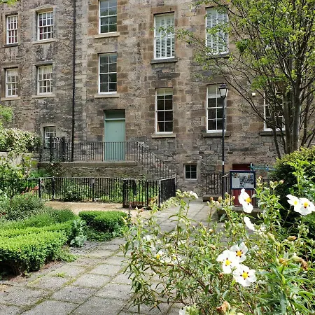 Beautiful Rustic 3 Bed Off Royal Mile *