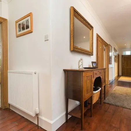 شقة Traditional 4 Bedroom Flat In The Heart Of إدنبرة