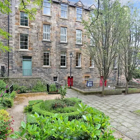 Beautiful Rustic 3 Bed Off Royal Mile شقة