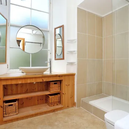 Beautiful Rustic 3 Bed Off Royal Mile
