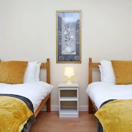 Beautiful Rustic 3 Bed Off Royal Mile