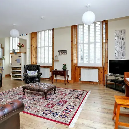 Beautiful Rustic 3 Bed Off Royal Mile شقة
