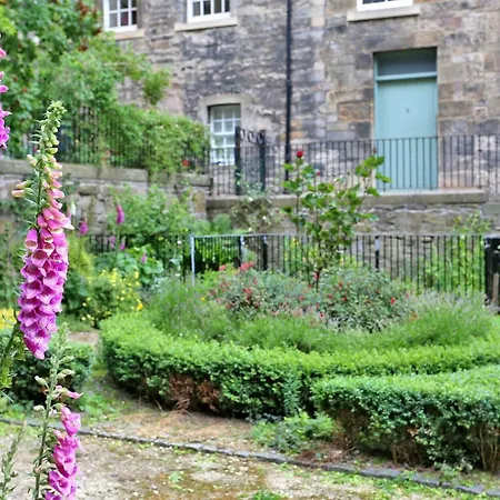 Beautiful Rustic 3 Bed Off Royal Mile