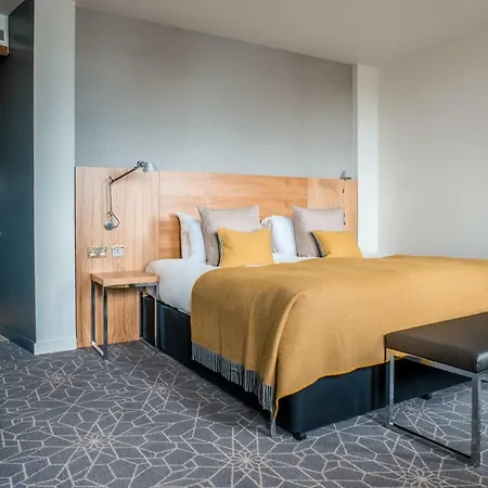 先瑞滑铁卢普雷斯酒店