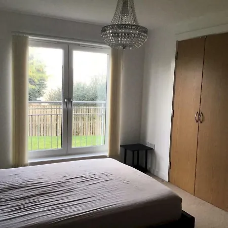 Spacious 2 Bedroom Flat With Parking Apartamento *