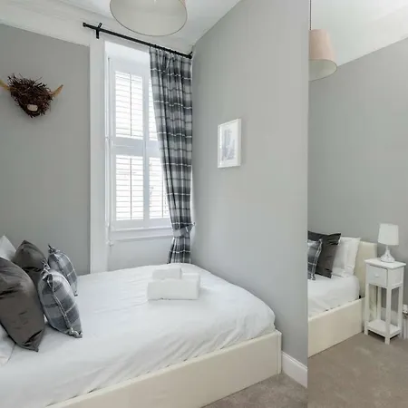 Cozy 3 Bedroom In The Heart Of Old Town - Perfect For The Fringe Apartment