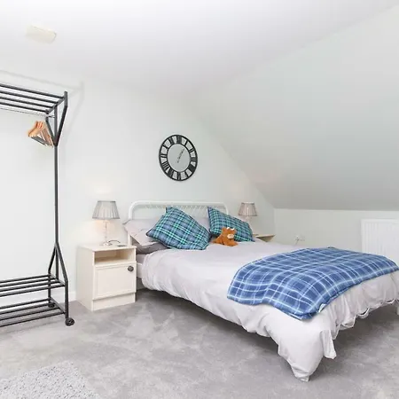 Comfortable 3 Bedroom Top Floor Flat In Old Town