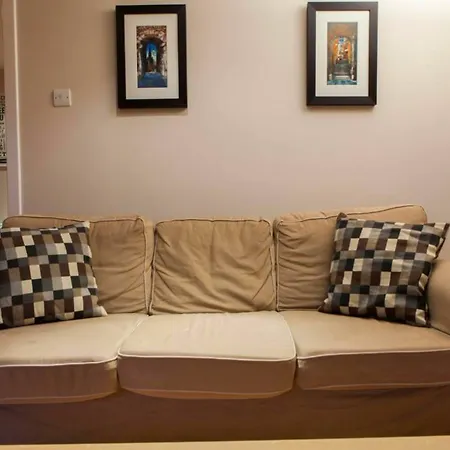 Bright & Stylish West End Sleeps 2-4 Apartament