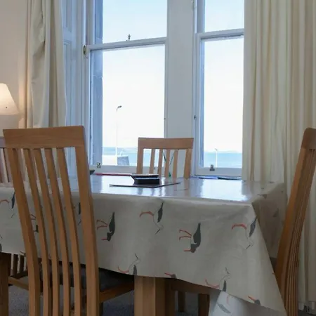 2 Bedroom Flat By The Sea * Edimburgo