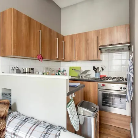1 Bedroom Flat In Apartment Edinburgh
