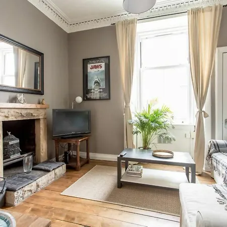 1 Bedroom Flat In Apartment *