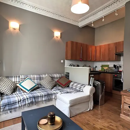 1 Bedroom Flat In Apartment