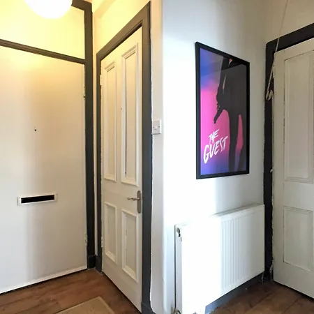 1 Bedroom Flat In Apartment Edinburgh