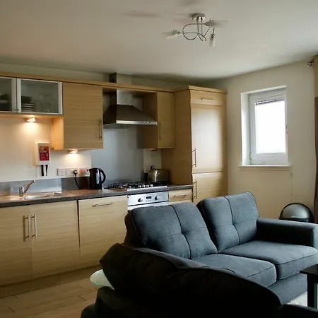 Modern & Light Flat In Vibrant Leith! *