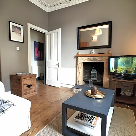 1 Bedroom Flat In Apartment Edinburgh