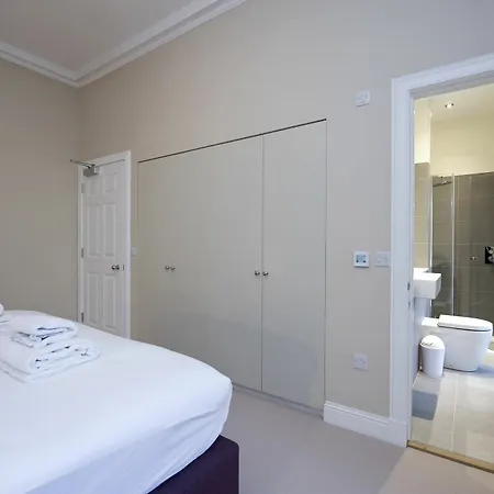 Destiny Scotland - Princes St Apartment Edinburgh