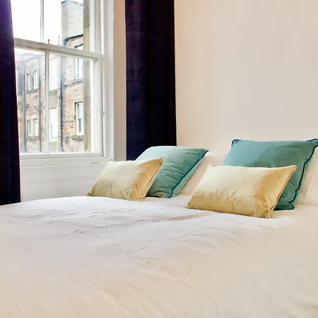 Castle View Sleeps 6 *
