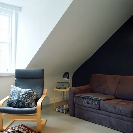 1 Bedroom Flat In
