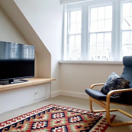 1 Bedroom Flat In Apartment Edinburgh