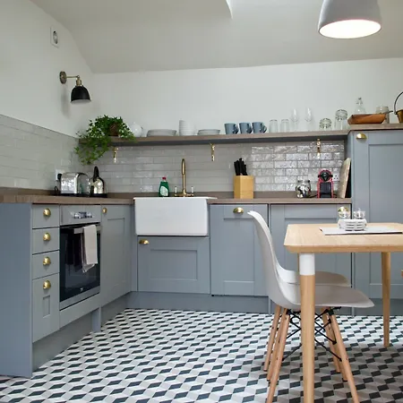 1 Bedroom Flat In Apartment Edinburgh