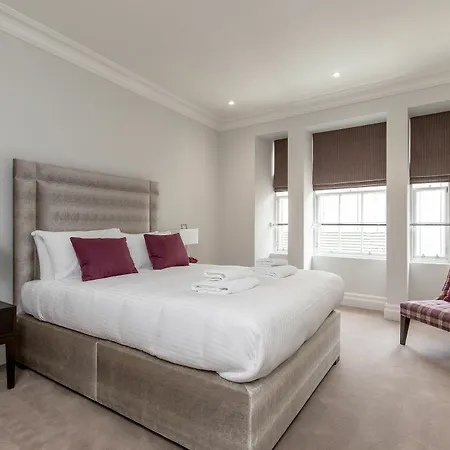 Appartement Destiny Scotland - Chisholm Hunter