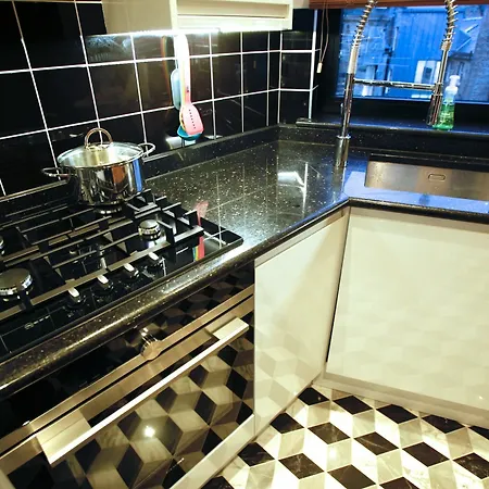 27/3a Cockburn Street Edinburgh