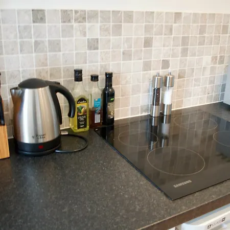 1 Bedroom Flat In Meadowbank * Edinburgh