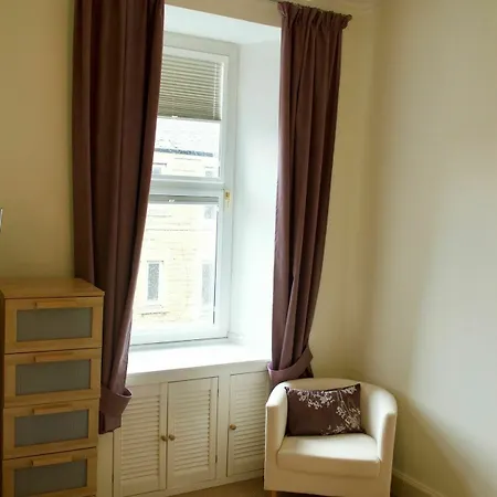 1 Bedroom Flat In Meadowbank * Edinburgh