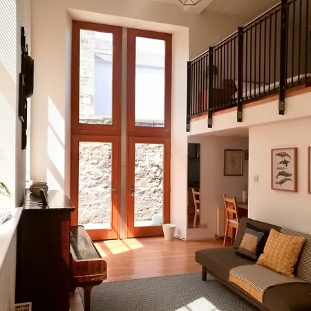 Daire Mezzanine In Historic School Edinburgh