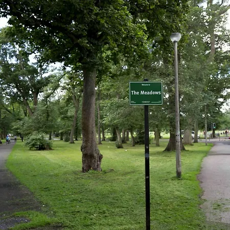 2 Bedroom Meadows Flat Sleeps 4 Apartment