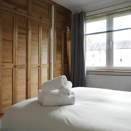 1 Bedroom Flat 15 Minutes From Centre Sleeps 2 * Edinburgh