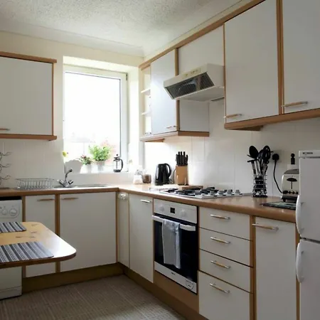 Apartment 1 Bedroom Flat 15 Minutes From Centre Sleeps 2