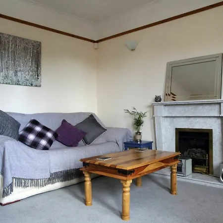 Apartment 1 Bedroom Flat 15 Minutes From Centre Sleeps 2