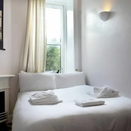 2 Bedroom Flat With Garden