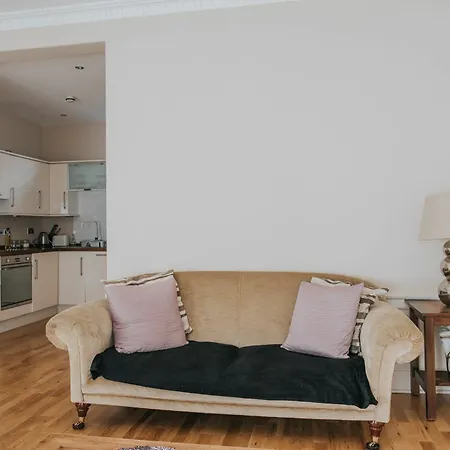 Апартаменты Reizand Apartments, Young St