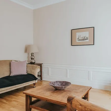 Reizand Apartments, Young St *