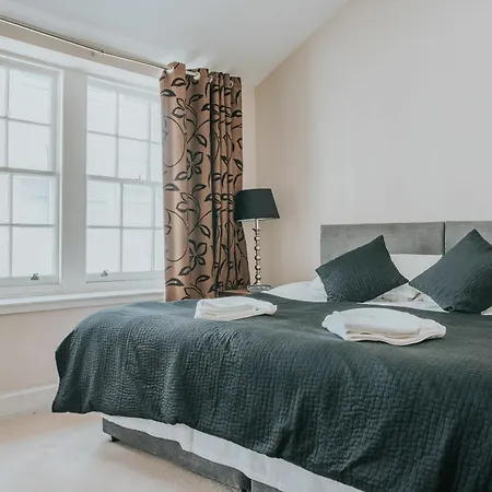 Апартаменты Reizand Apartments, Young St