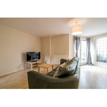 Hébergement de vacances Immaculate 2 Bed House, Sleeps 6, Free Parking *