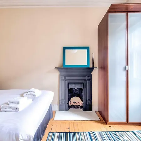 2br Homely Flat By Guestready *