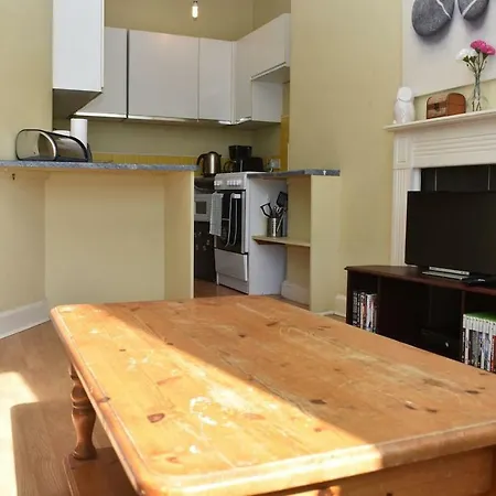 Convenient 2br 15 Minutes From Princes Street شقة إدنبرة