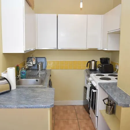 Convenient 2br 15 Minutes From Princes Street