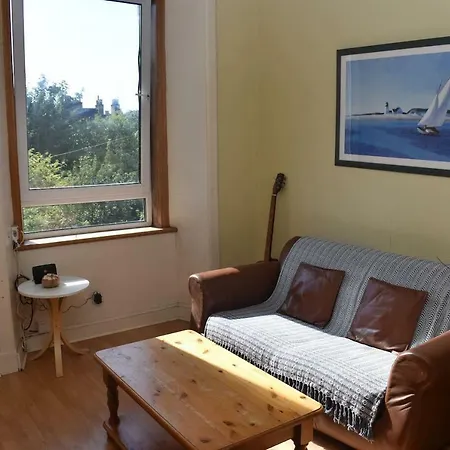 Convenient 2br 15 Minutes From Princes Street شقة *