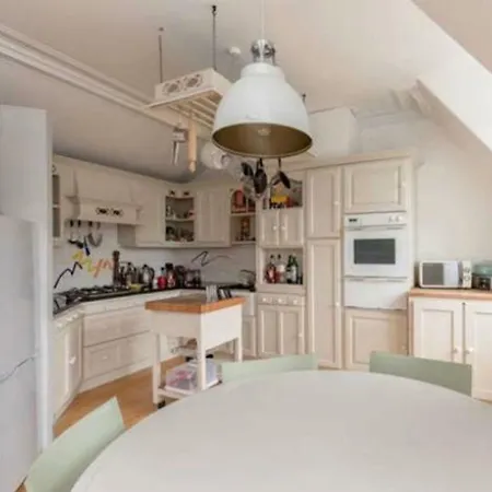 Elegant 2bed Apt 10 Mins From Haymarket Station דירה *