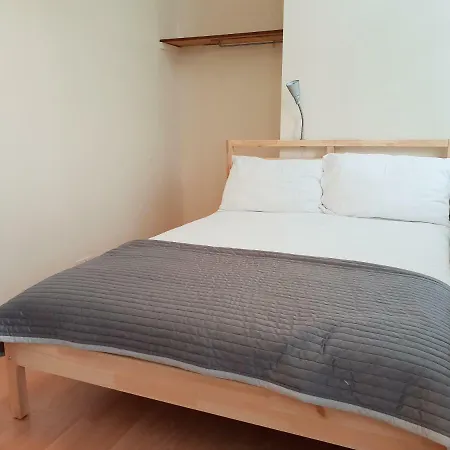 Beautiful Rustic 3 Bed Off Royal Mile شقة *