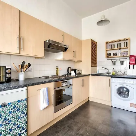 Apartamento Bright And Central Flat In By Guestready