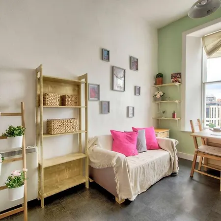 Bright And Central Flat In By Guestready