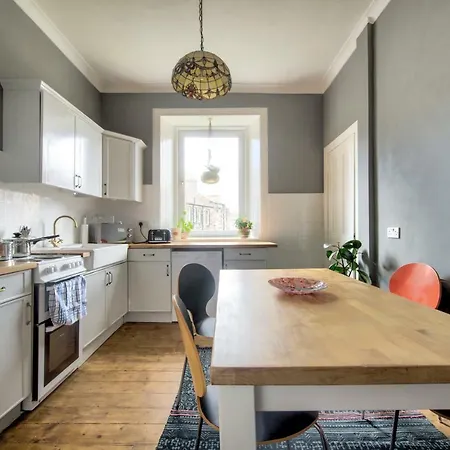 Homely 1br Flat In By Guestready Appartement