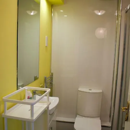 Apartment Bright 2 Bedroom Off Leith Walk Edinburgh