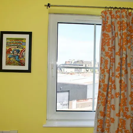 Apartment Bright 2 Bedroom Off Leith Walk